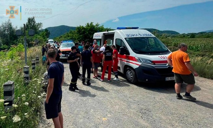 Поїзд зіткнувся з вантажівкою: є постраждалі, пасажирів евакуювали – 02 Поїзд зіткнувся з вантажівкою: є постраждалі, пасажирів евакуювали – 02
