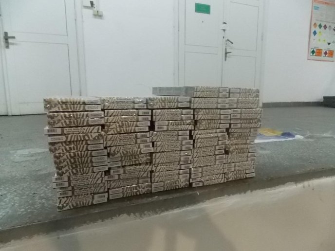 Через ящик сигарет контрабандист втратив автомобіль – 04