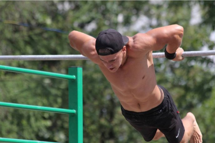  Street Workout у Мукачеві: спортсмени показали неймовірні вміння – 07