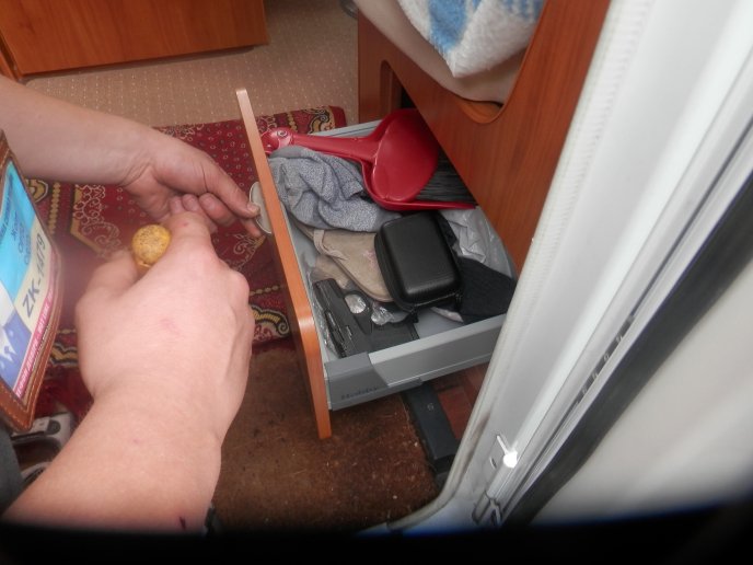 Прикордонники виявили у 59-річного чеха зброю та набої – 03