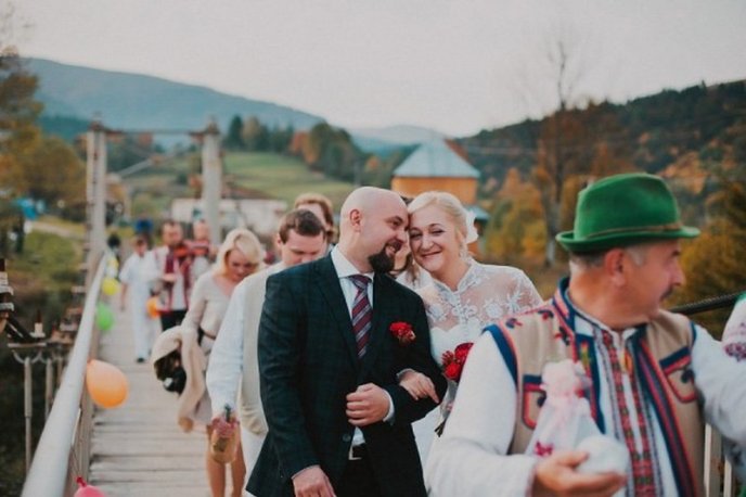 Неймовірне весілля пари з Росії у Карпатах (ФОТО) – 12