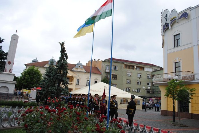 До Мукачева на переговори завітали головні військові України та Угорщини (ФОТОРЕПОРТАЖ) – 03 До Мукачева на переговори завітали головні військові України та Угорщини (ФОТОРЕПОРТАЖ) – 03