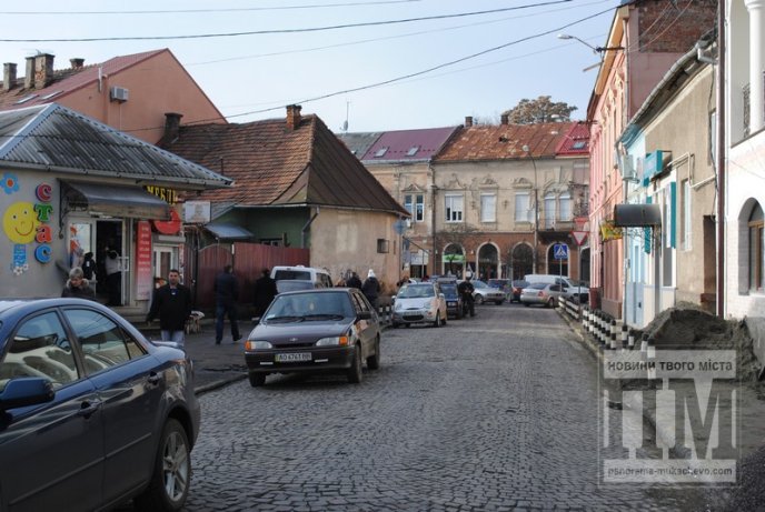 Вулиця Возз’єднання стала пішохідною: водії до “новинки” не готові (ФОТО) – 06