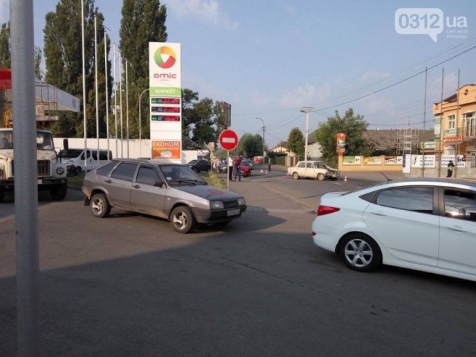 У потрійній ДТП в Ужгороді постраждала літня жінка – 02