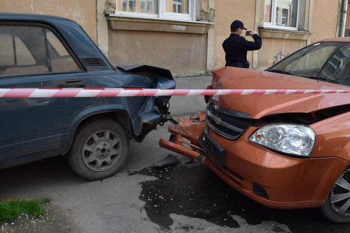 Нові деталі ДТП в Ужгороді: іномарка збила стовп – 05