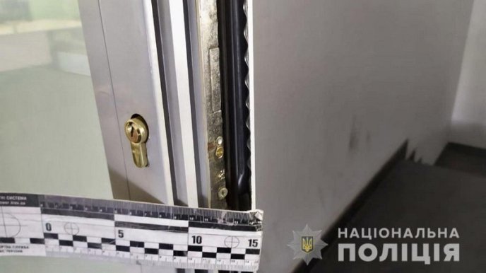 На Закарпатті обікрали офіс однієї з політичних партій  – 03 На Закарпатті обікрали офіс однієї з політичних партій  – 03