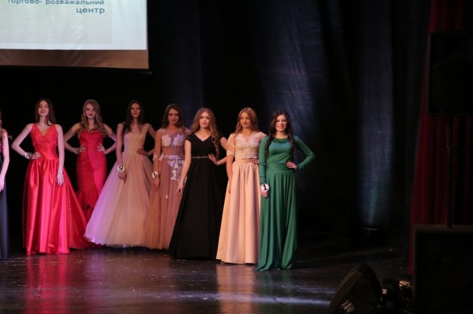 У Мукачеві визначили володарку титулу конкурсу краси "Міс МКТЕК 2018" – 69