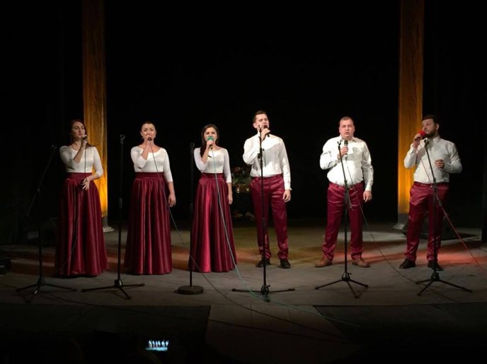 У Мукачеві відбувся концерт за участі зірки "Голосу країни" отця Олександра Клименка – 05