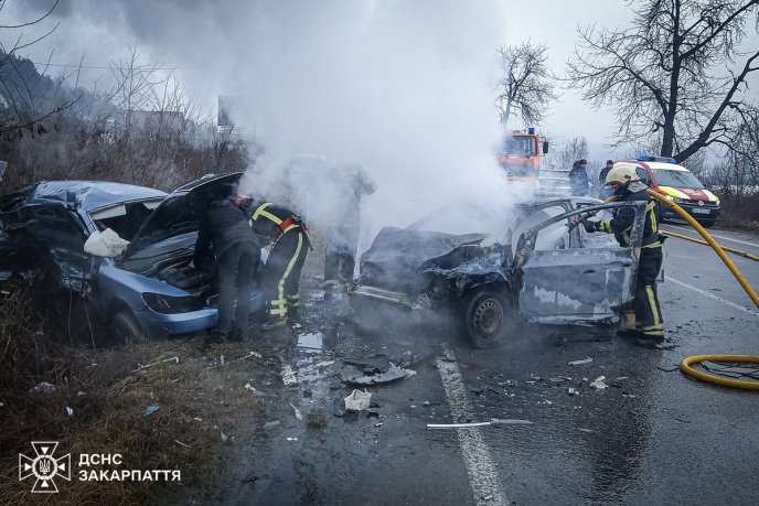 Постраждало двоє людей: рятувальники розповіли подробиці аварії – 02
