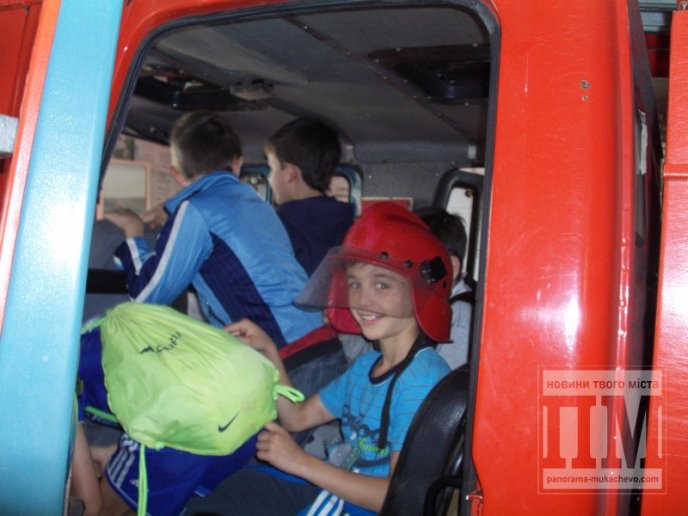 Мукачівські пожежники влаштували день відкритих дверей для школярів (ФОТОРЕПОРТАЖ) – 02