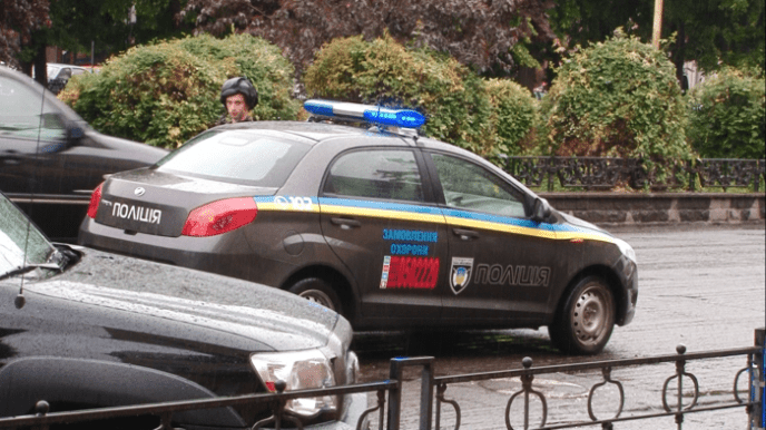 В Ужгороді "пограбували" банк – 02 В Ужгороді "пограбували" банк – 02