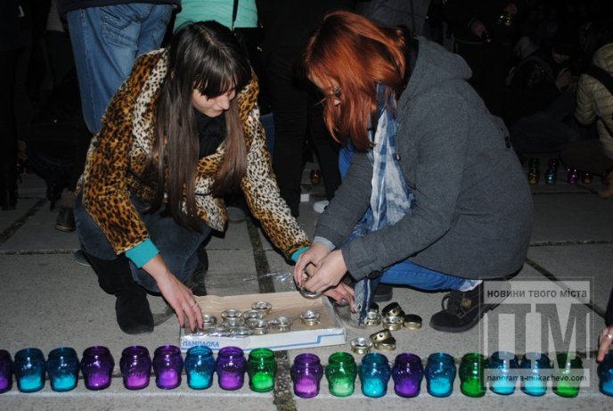 У Мукачеві запалили найбільший герб України на Закарпатті (ФОТОРЕПОРТАЖ) – 08