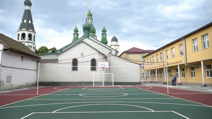 У трьох школах Мукачева звели спортивні майданчики – 02 У трьох школах Мукачева звели спортивні майданчики – 02