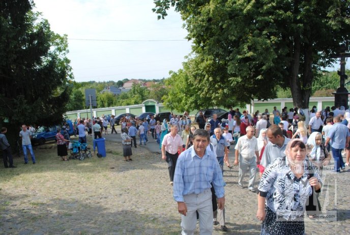 Тисячі вірників прийшли помолитись до мукачівського Свято-Миколаївського жіночого монастиря (ФОТО) – 06 Тисячі вірників прийшли помолитись до мукачівського Свято-Миколаївського жіночого монастиря (ФОТО) – 06