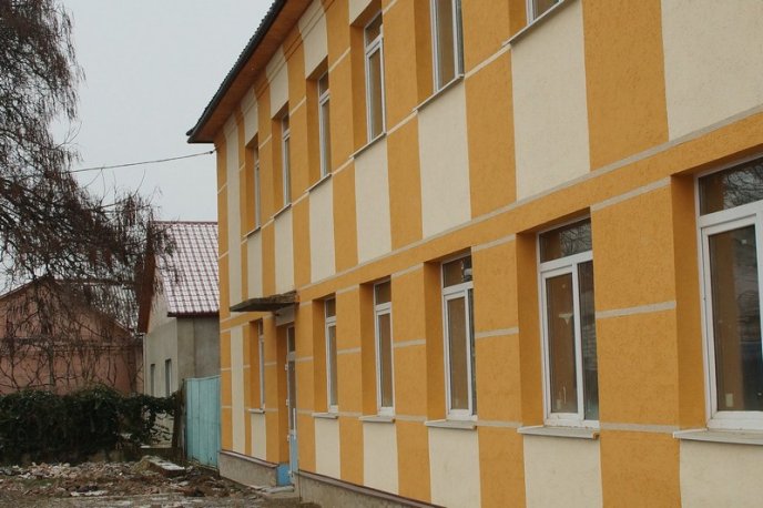 У Мукачеві триває реконструкція будівлі для НВК "Гармонії" – 11