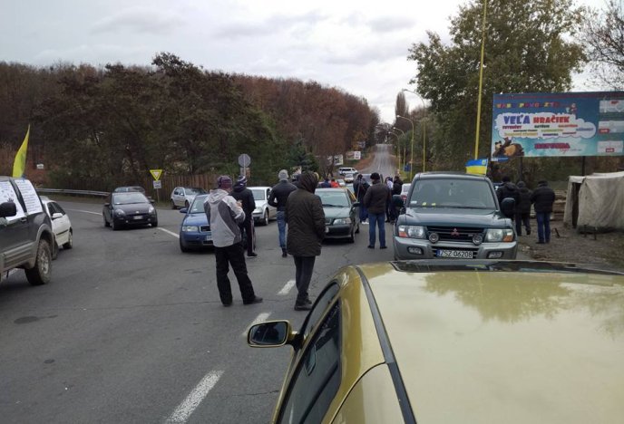 Автоактивісти "пожартували" щодо розблокування кордону: "пересічники" встановили намет – 02