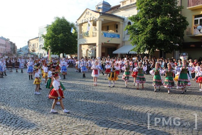 У центрі Мукачева стартував Всеукраїнський фестиваль "Смарагдові витоки" – 09