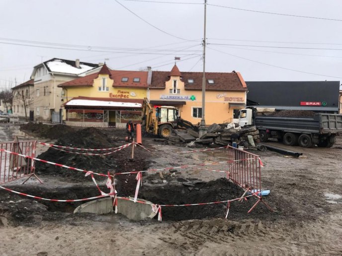 У Мукачеві реконструюють площу навпроти залізничного вокзалу – 01