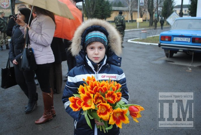У Мукачеві урочисто зустріли бійців Героїчної 128-ої бригади (ФОТОРЕПОРТАЖ) – 02
