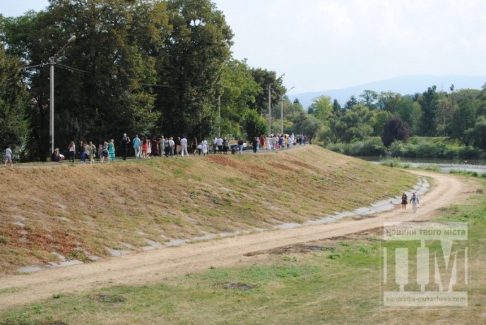 Тисячі вірників прийшли помолитись до мукачівського Свято-Миколаївського жіночого монастиря (ФОТО) – 03 Тисячі вірників прийшли помолитись до мукачівського Свято-Миколаївського жіночого монастиря (ФОТО) – 03