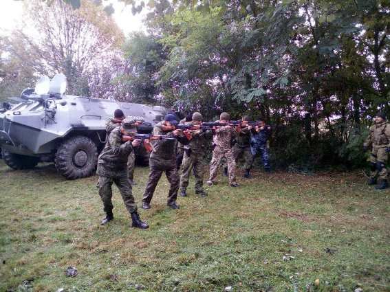 Вулицями Закарпаття рухалась колона військової техніки – 07