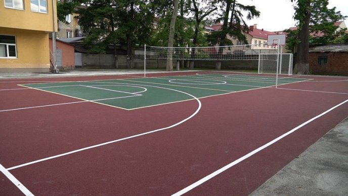 У трьох школах Мукачева звели спортивні майданчики – 10 У трьох школах Мукачева звели спортивні майданчики – 10