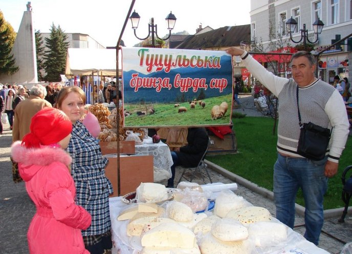 У Хусті розпочався фестиваль меду та вина «Срібні джерела» – 03