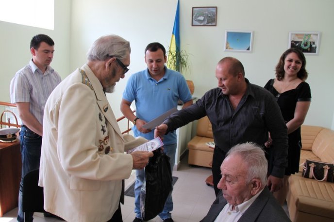 Ветеранів Великої вітчизняної війни зібрали, щоб послухати про війну та привітати зі святом (ФОТО) – 20