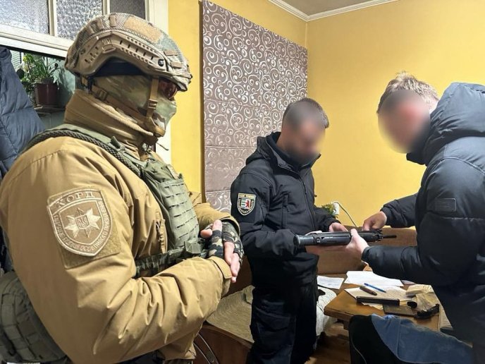 Заробляли більше 300 000 гривень в місяць: на Закарпатті затримали п’ятьох наркоторговців – 06 Заробляли більше 300 000 гривень в місяць: на Закарпатті затримали п’ятьох наркоторговців – 06