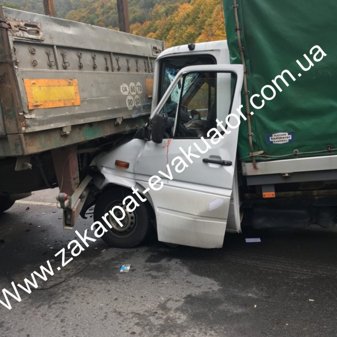 На Свалявщині зіткнулись три автомобілі – 03