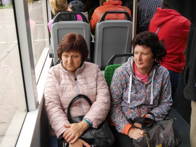 В Ужгороді новий автобус не зміг проїхати під залізничним мостом – 15