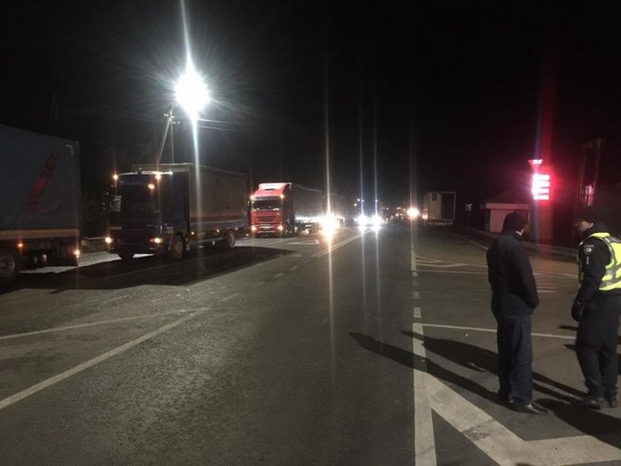 Перекриття траси "Київ-Чоп": що наразі відбувається у Нижніх Воротах – 02