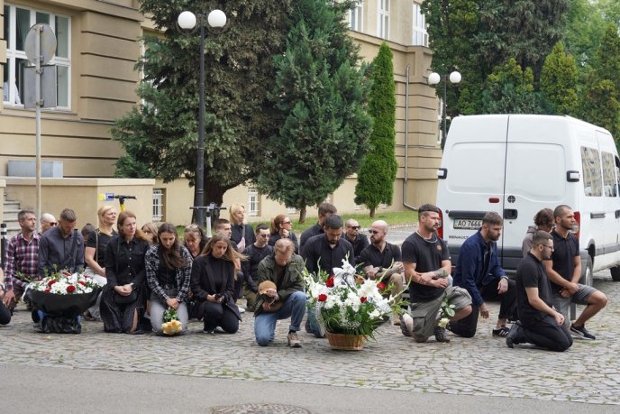 Поховали військового, який отримав важке поранення на фронті – 03