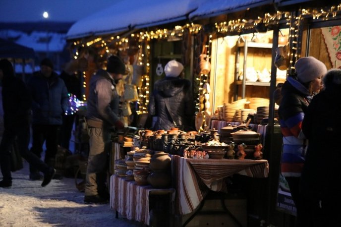 Закарпатські вина, смачні страви та дзвінкі пісні: у Мукачеві урочисто відкрили фестиваль "Червене вино" – 07