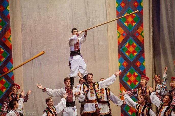 Відомий танцювальний колектив із Канади виступив в Ужгороді  – 14