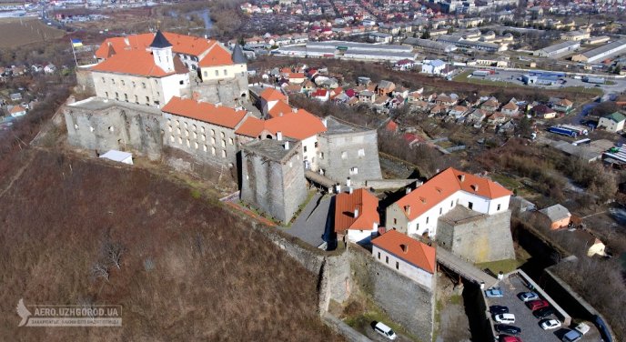 Замок "Паланок" з висоти пташиного польоту: захоплюючі світлини – 02