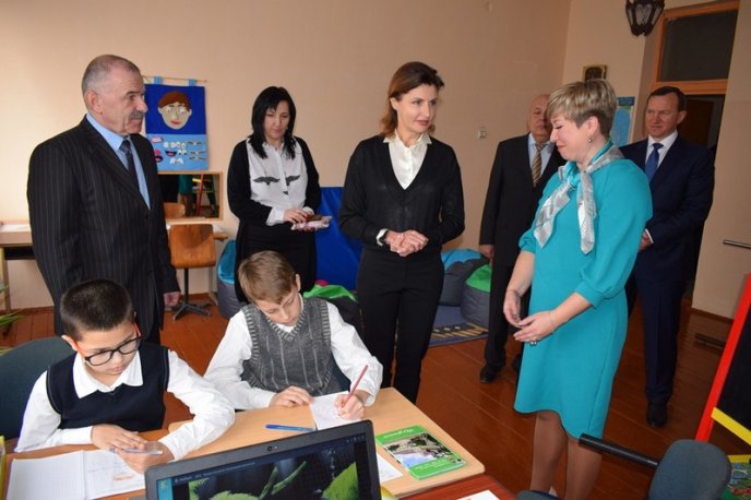 В Ужгородській міськраді розповіли, чому дружина Порошенка відвідала саме школу №20 – 08