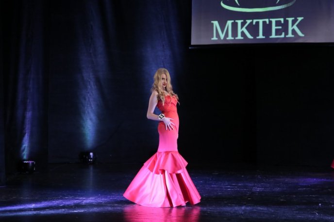 У Мукачеві визначили володарку титулу конкурсу краси "Міс МКТЕК 2018" – 66