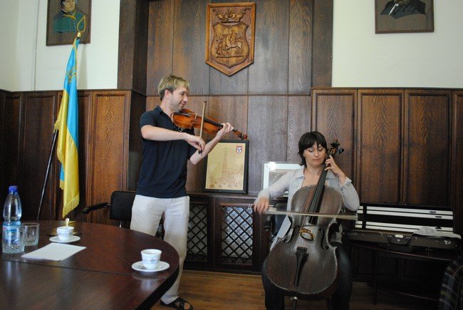 Остап Шутко чекає мукачівців на своєму концерті (ФОТО) – 06