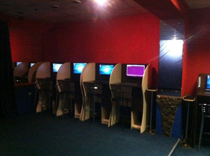 Неподалік залізничного вокзалу Мукачева патрульні поліцейські викрили ігровий зал – 03