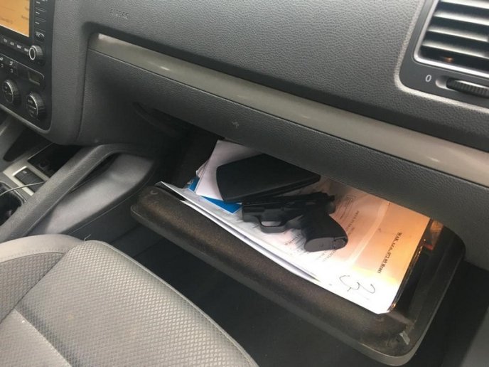 Прикордонники вилучили у словака пістолет – 01 Прикордонники вилучили у словака пістолет – 01