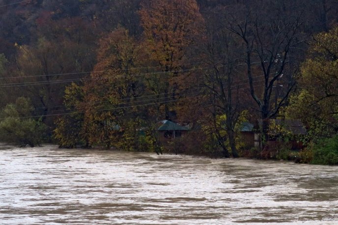 На Ужгородщині вода затопила три футбольних поля, земельні угіддя та пляж з будиночками в Оноківцях – 11 На Ужгородщині вода затопила три футбольних поля, земельні угіддя та пляж з будиночками в Оноківцях – 11