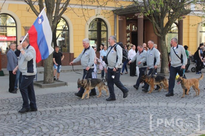 У Мукачеві урочисто відкрили чемпіонат світу зі слідової роботи службових собак – 40