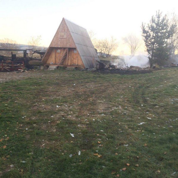 У Солотвині знову горіла база відпочинку – 01