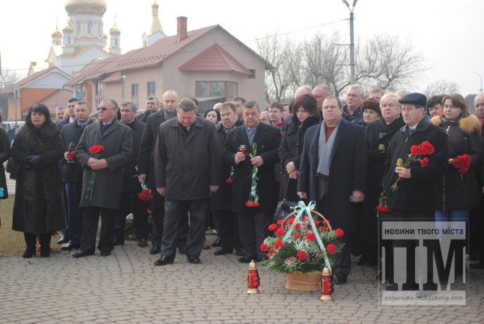У Мукачеві вшанували річницю трагічних подій на Майдані (ФОТО) – 07