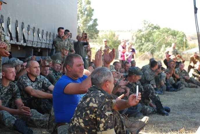 Для військовослужбовців 128-ї бригади організували фронтовий концерт – 01