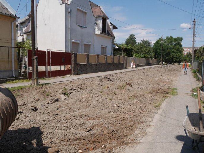 На трьох вулицях Ужгорода проводиться капремонт дорожнього покриття – 03