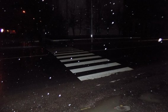 На околиці міста під колесами автомобіля опинився чоловік – 01