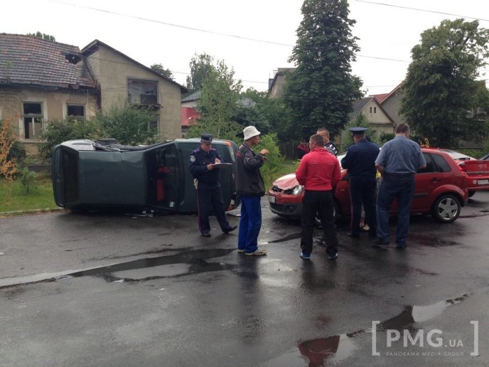 На вулиці Червоноармійській в потрійному  ДТП дивом вціліли люди – 04