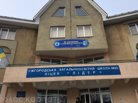 Дружина Петра Порошенка вже на Закарпатті. Вона відвідала кілька закладів в Ужгороді – 09